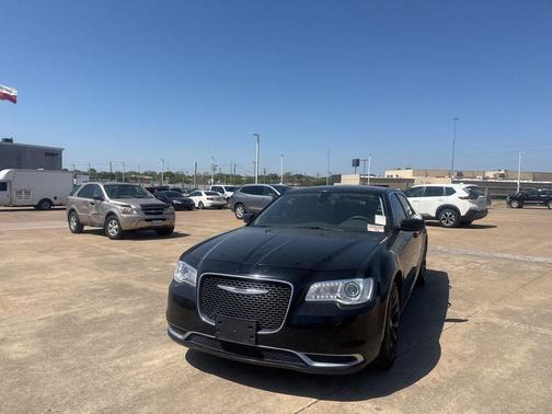 Gloss Black 2023 Chrysler 300 Touring