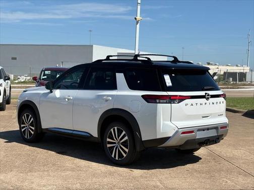 2025 Nissan Pathfinder Platinum FWD