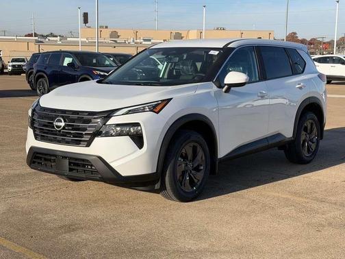 Everest White Pearl Tricoat 2026 Nissan Rogue SV