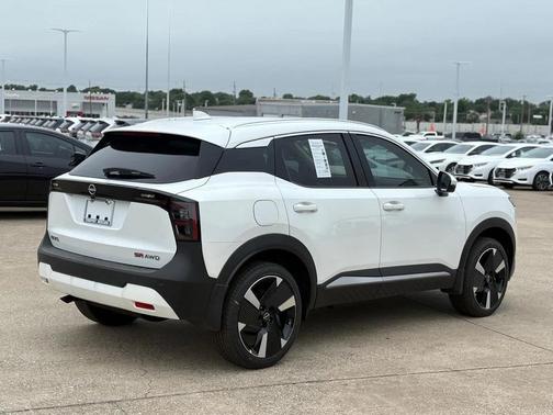 2025 Nissan Kicks SR