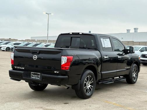 2021 Nissan Titan SV