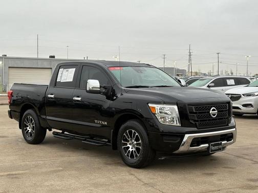 2021 Nissan Titan SV