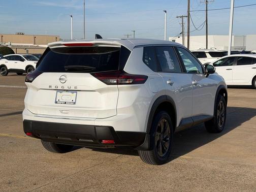 Everest White Pearl Tricoat 2026 Nissan Rogue SV