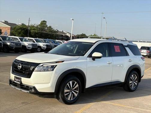 2022 Nissan Pathfinder SL 2WD