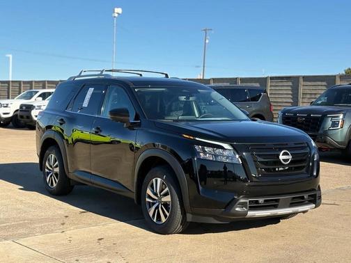 2025 Nissan Pathfinder SL FWD