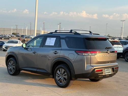 2025 Nissan Pathfinder SV FWD