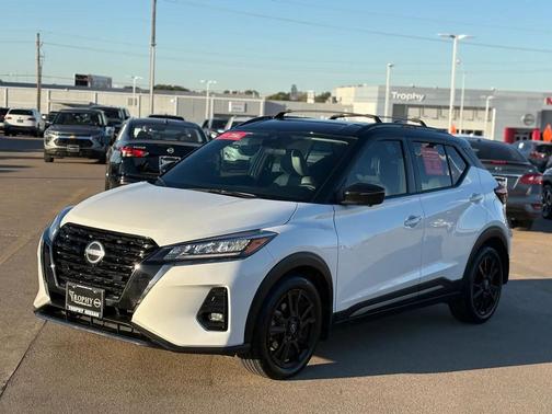 2023 Nissan Kicks SR