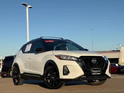 2023 Nissan Kicks SR