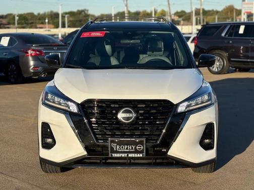 2023 Nissan Kicks SR