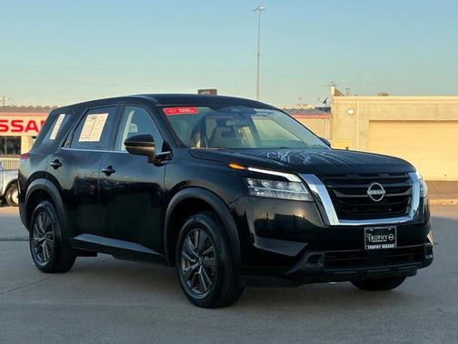 2022 Nissan Pathfinder S 2WD