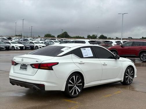 2022 Nissan Altima SR FWD