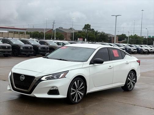 2022 Nissan Altima SR FWD