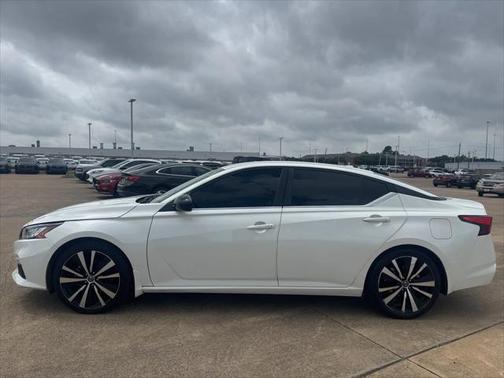 2022 Nissan Altima SR FWD