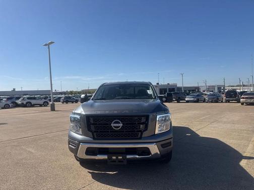 2024 Nissan Titan SV