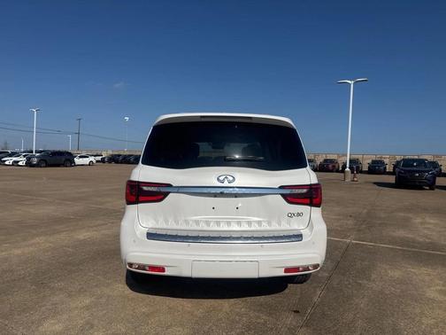 2021 INFINITI QX80 Luxe