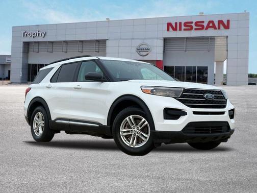 Oxford White 2022 Ford Explorer XLT