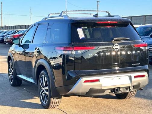 2025 Nissan Pathfinder Platinum FWD