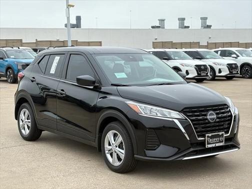 2025 Nissan Kicks S