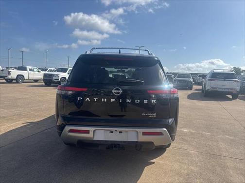 2023 Nissan Pathfinder Platinum 4WD