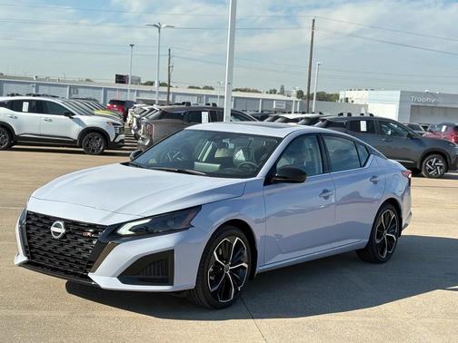 2025 Nissan Altima SR FWD