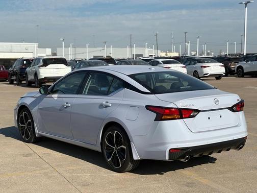 2025 Nissan Altima SR FWD