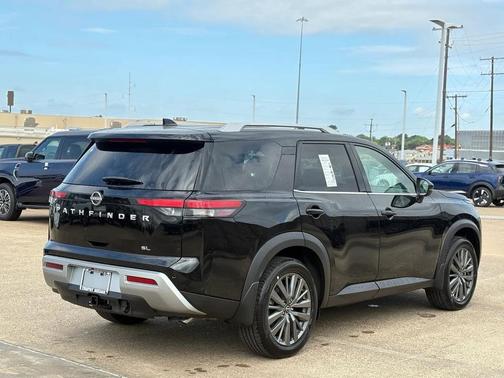 2025 Nissan Pathfinder SL FWD