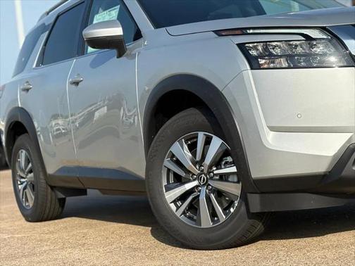 2025 Nissan Pathfinder SL FWD