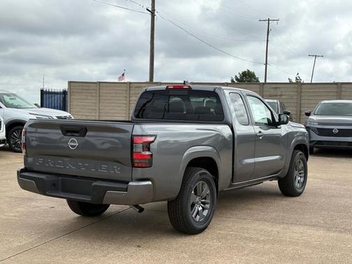 2025 Nissan Frontier SV
