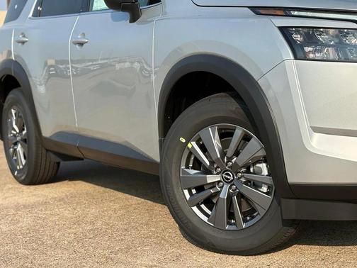 2025 Nissan Pathfinder S FWD