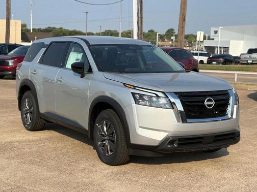 2025 Nissan Pathfinder S FWD