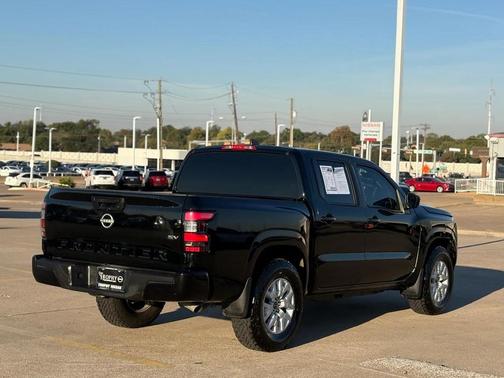 2022 Nissan Frontier SV