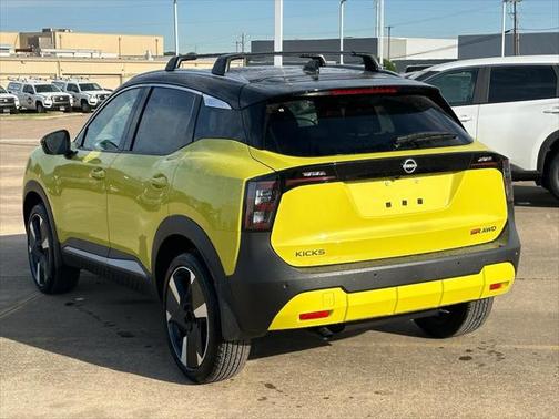 2025 Nissan Kicks SR