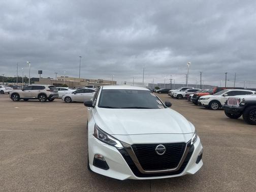 Pearl White Tricoat 2021 Nissan Altima SR FWD