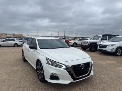 Pearl White Tricoat 2021 Nissan Altima SR FWD