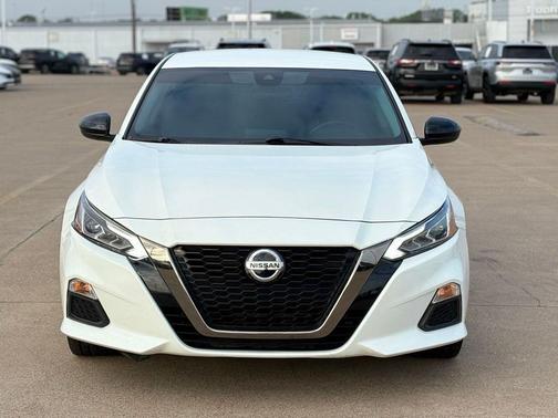 Pearl White Tricoat 2021 Nissan Altima SR FWD