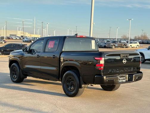 2022 Nissan Frontier S