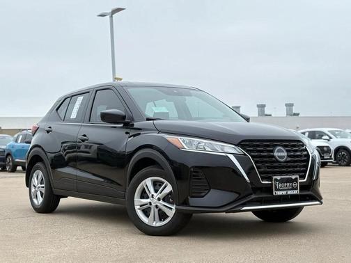 2025 Nissan Kicks S