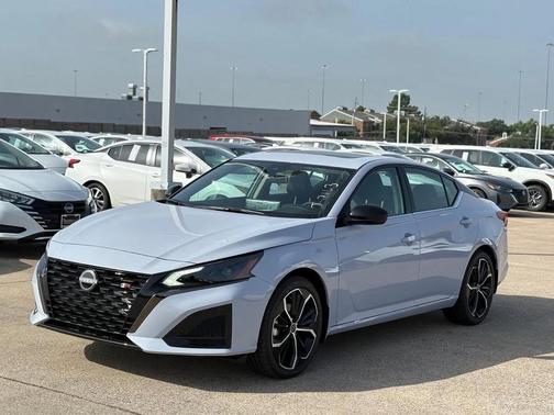 2025 Nissan Altima SR FWD