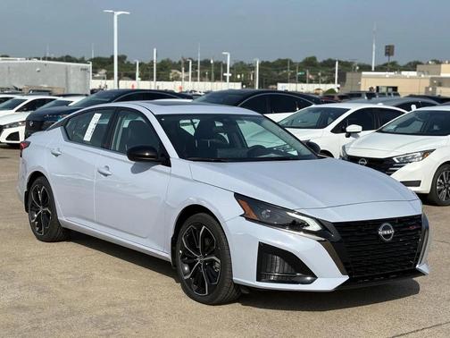 2025 Nissan Altima SR FWD