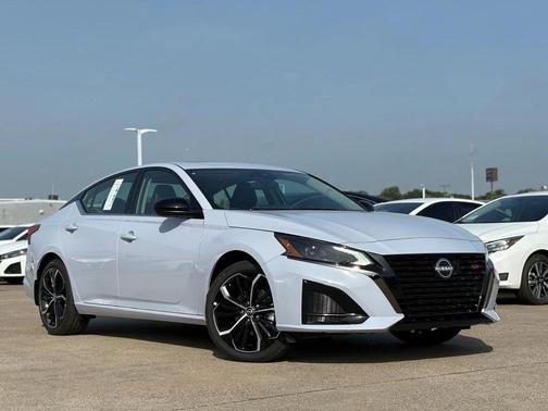 2025 Nissan Altima SR FWD