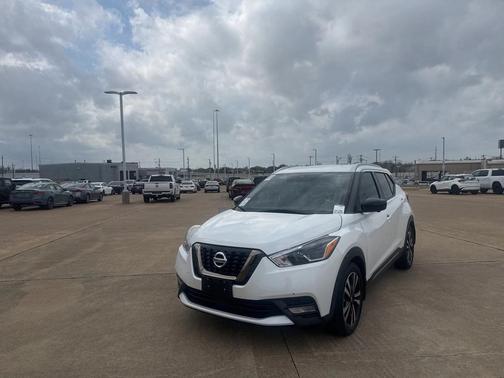 2020 Nissan Kicks SR
