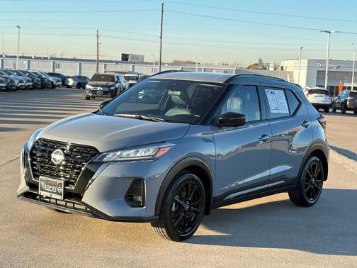 2023 Nissan Kicks SR