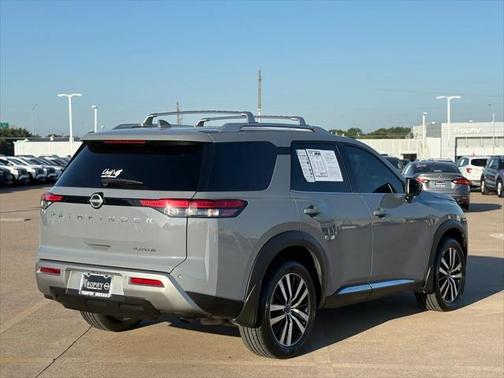 2024 Nissan Pathfinder Platinum FWD