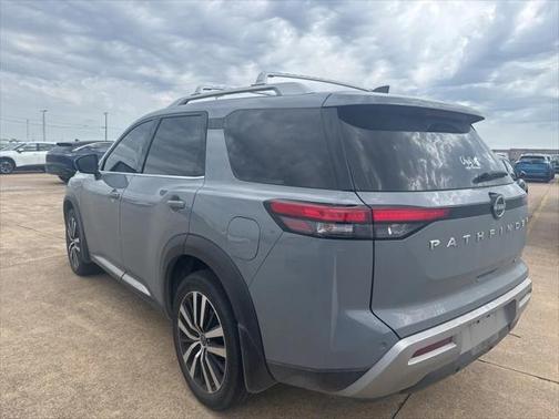 2024 Nissan Pathfinder Platinum FWD