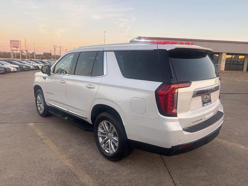 2023 GMC Yukon SLT