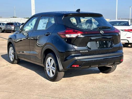 2025 Nissan Kicks S