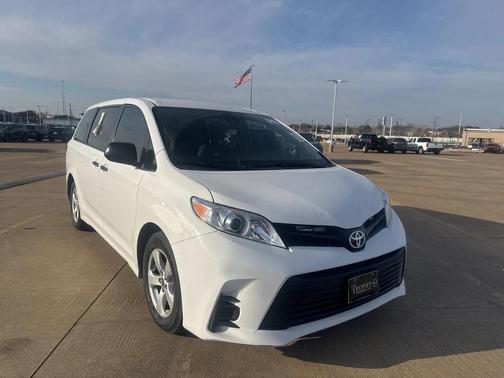 2020 Toyota Sienna SE