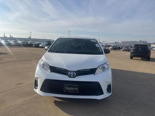 2020 Toyota Sienna SE