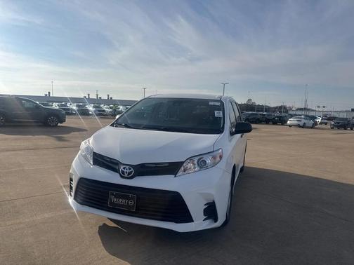 2020 Toyota Sienna SE