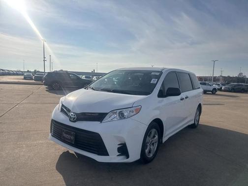 2020 Toyota Sienna SE